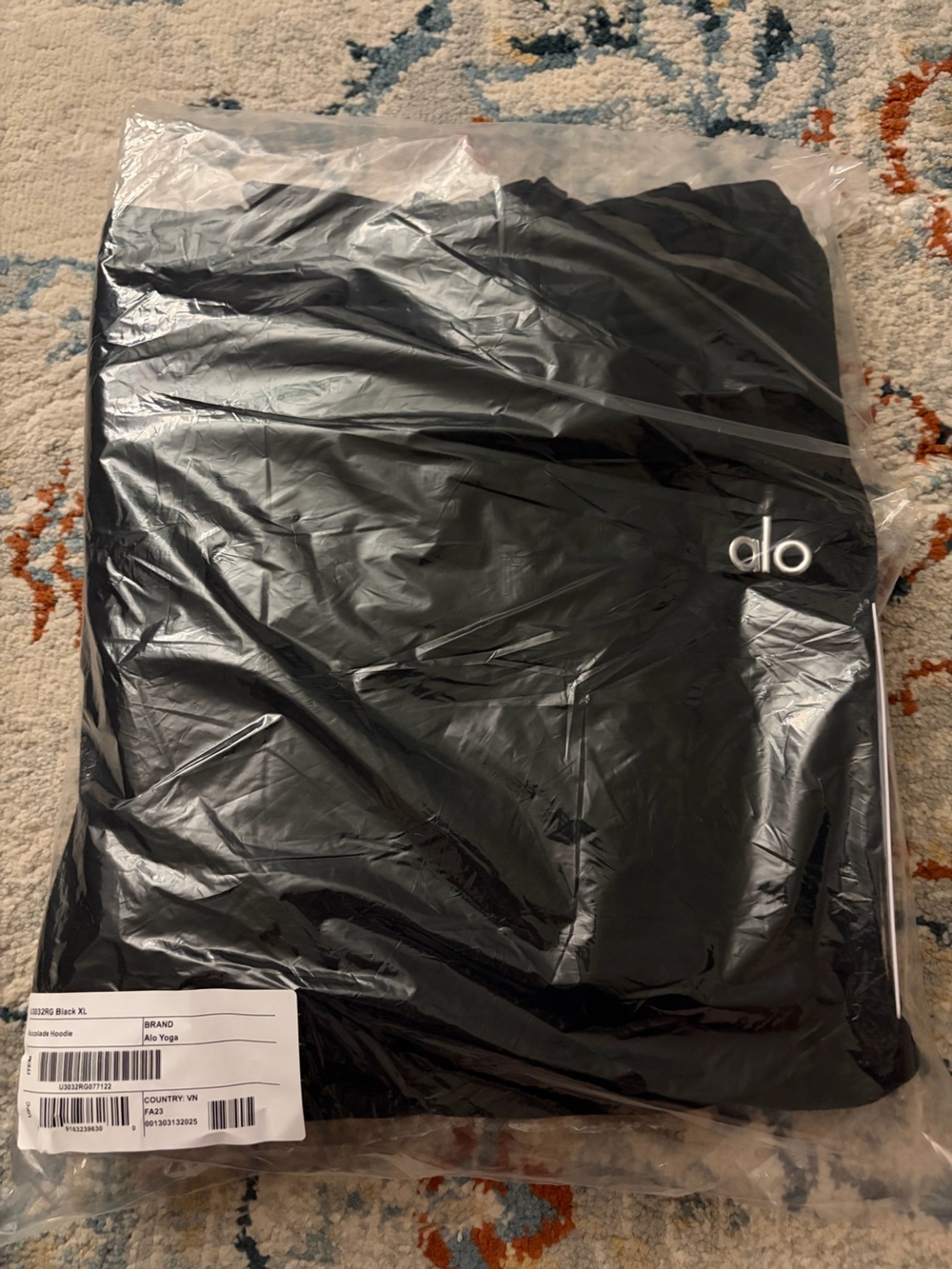 Alo Yoga Accolade Hoodie in Black NWT - Picture 3 of 3